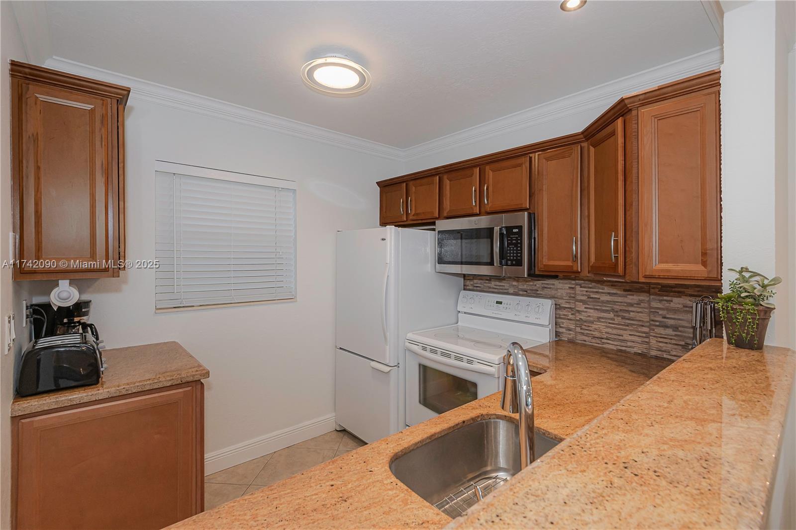 5141 W Oakland Park Blvd #307, Lauderdale Lakes, Florida image 3