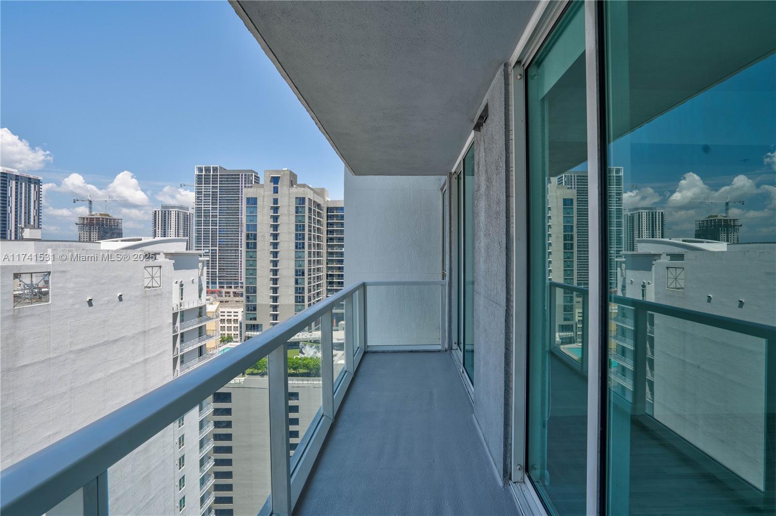 253 NE 2nd St #2604, Miami, Florida image 32