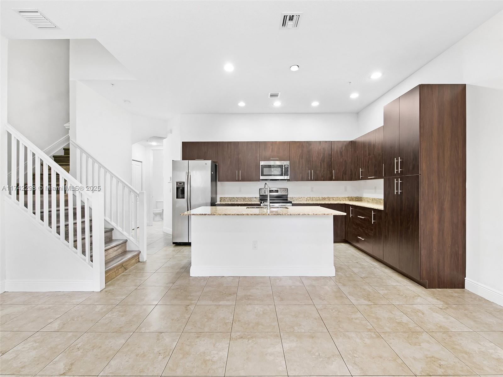 1732 NW 124th Pl, Pembroke Pines, Florida image 3