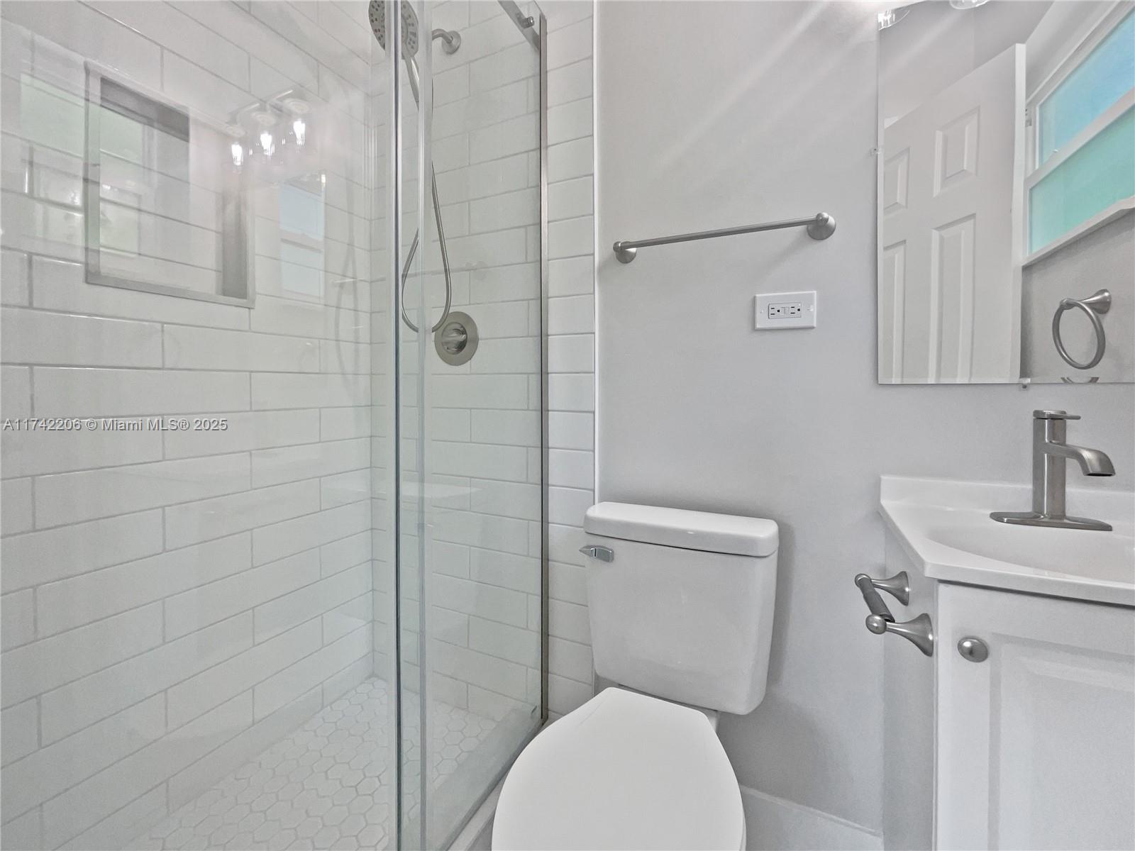 561 NE 173rd St, North Miami Beach, Florida image 7