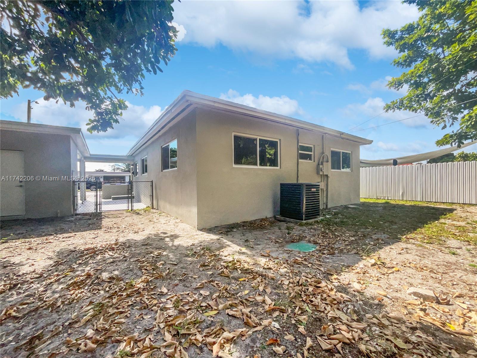 561 NE 173rd St, North Miami Beach, Florida image 8