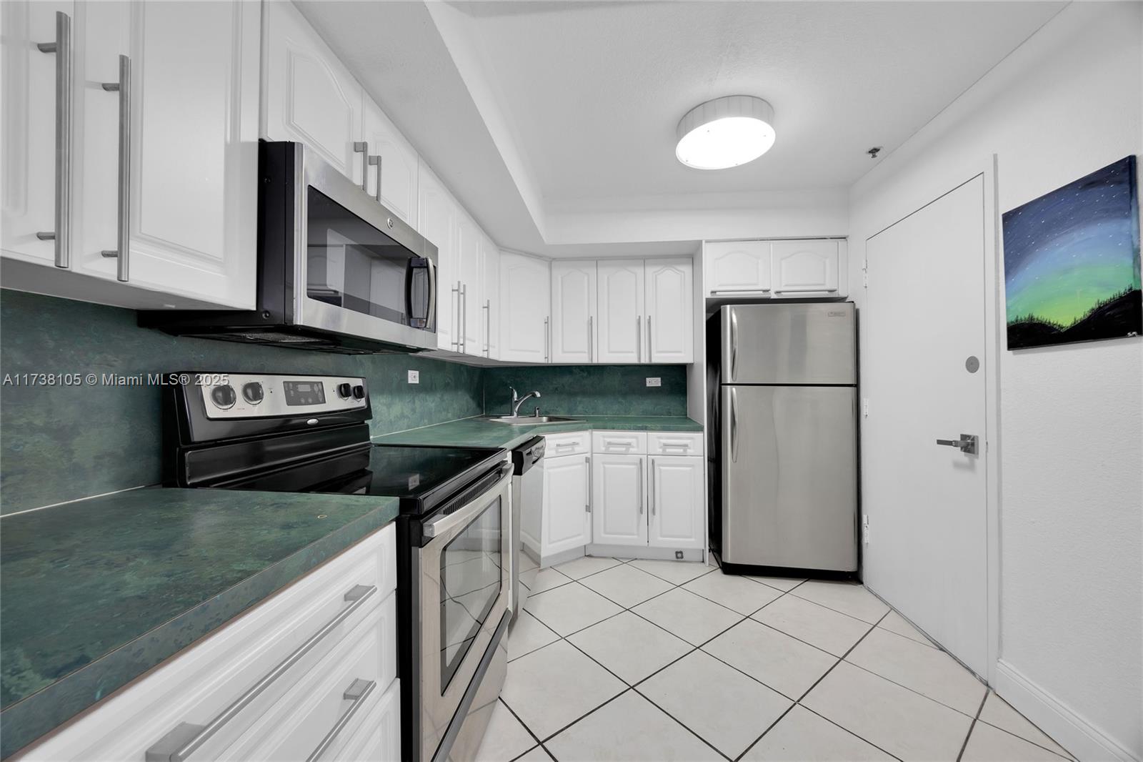 Listing Photo 11