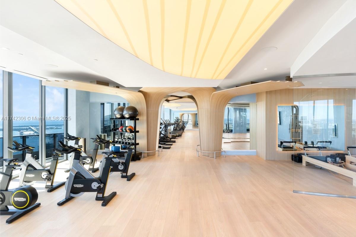 1000 Brickell Plz #4804, Miami FL 33131