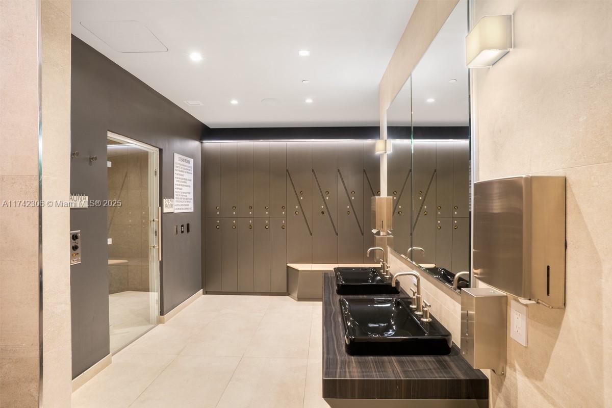 1000 Brickell Plz #4804, Miami FL 33131