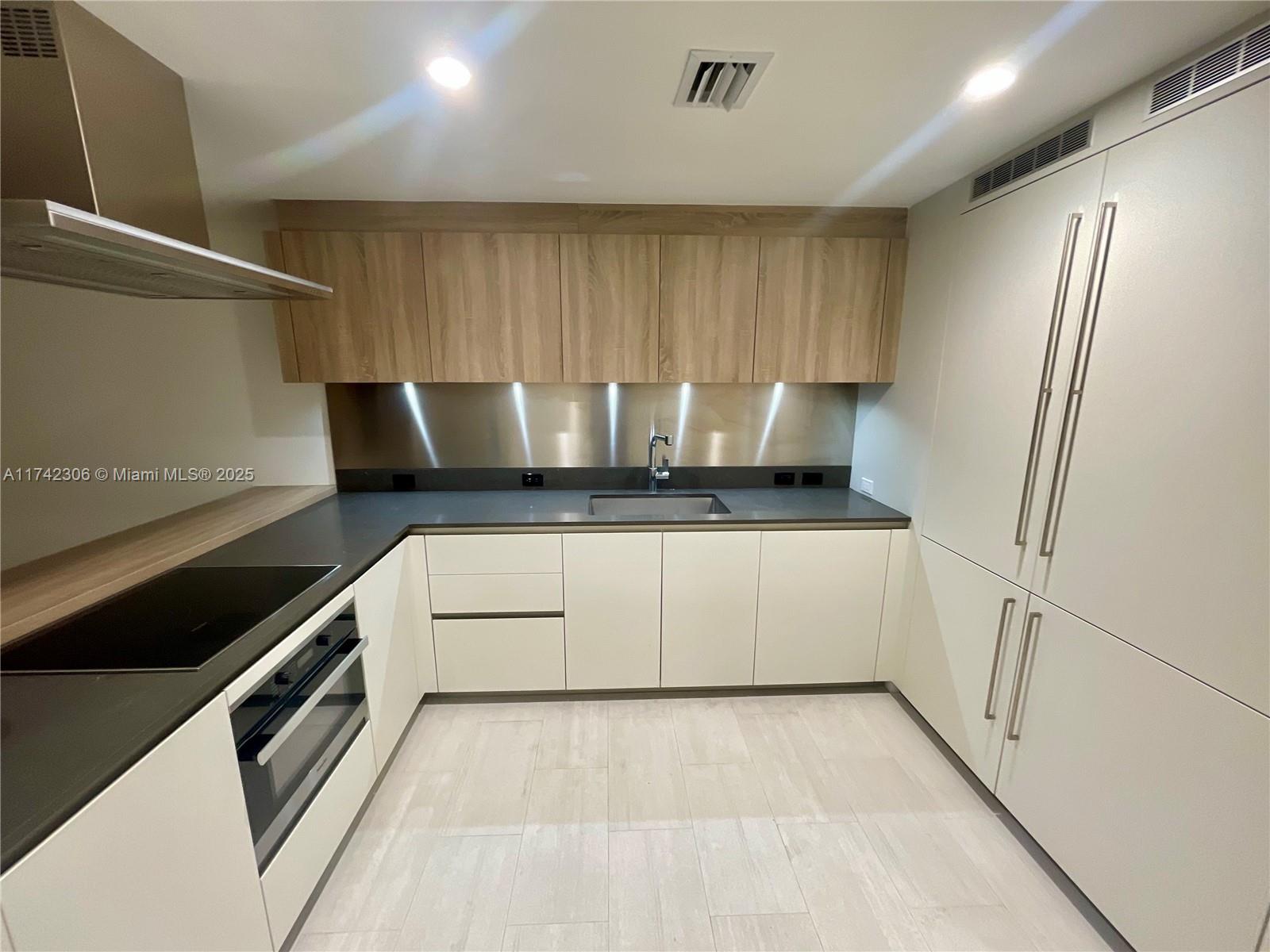 1000 Brickell Plz #4804, Miami FL 33131