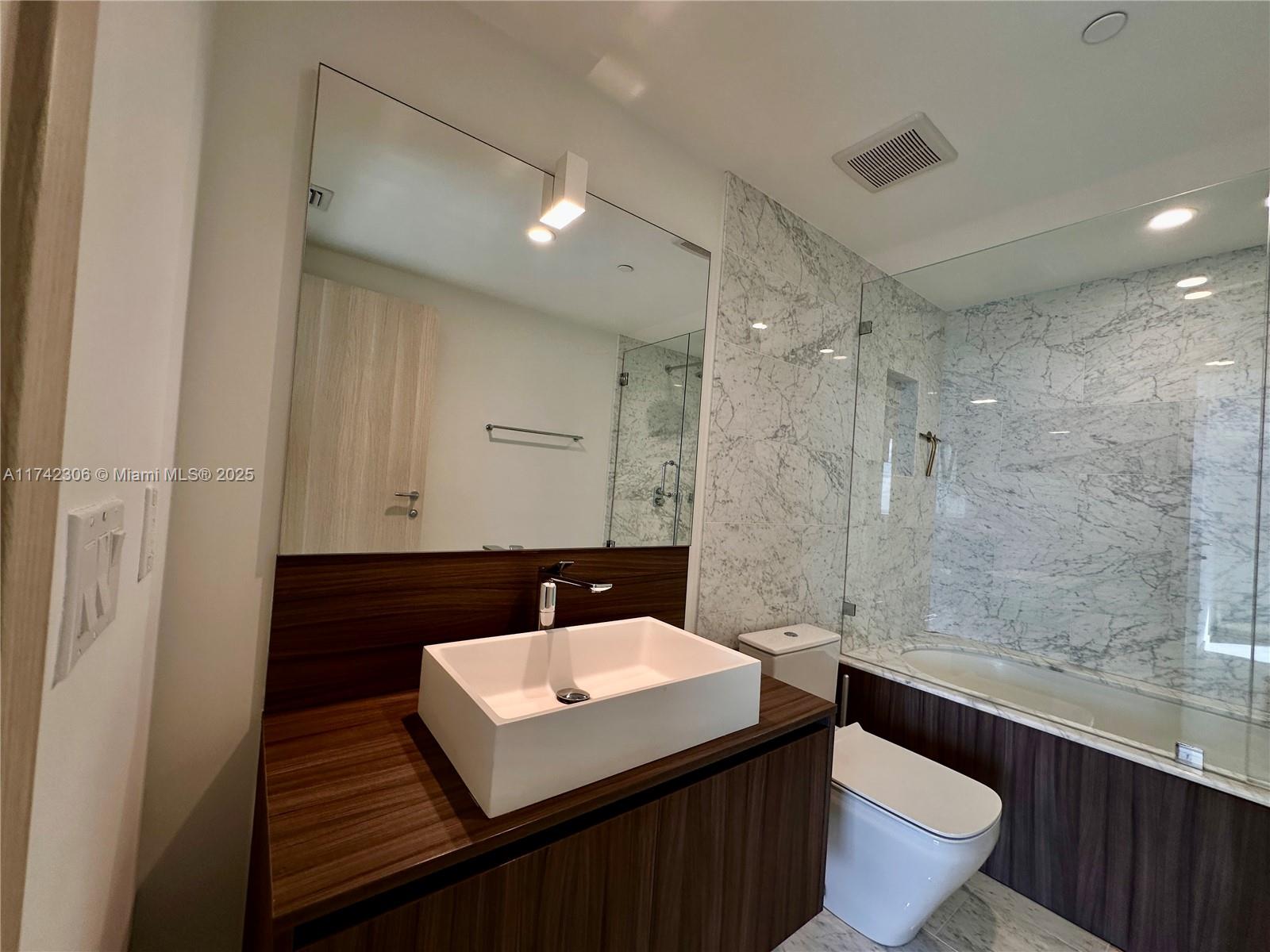1000 Brickell Plz #4804, Miami FL 33131