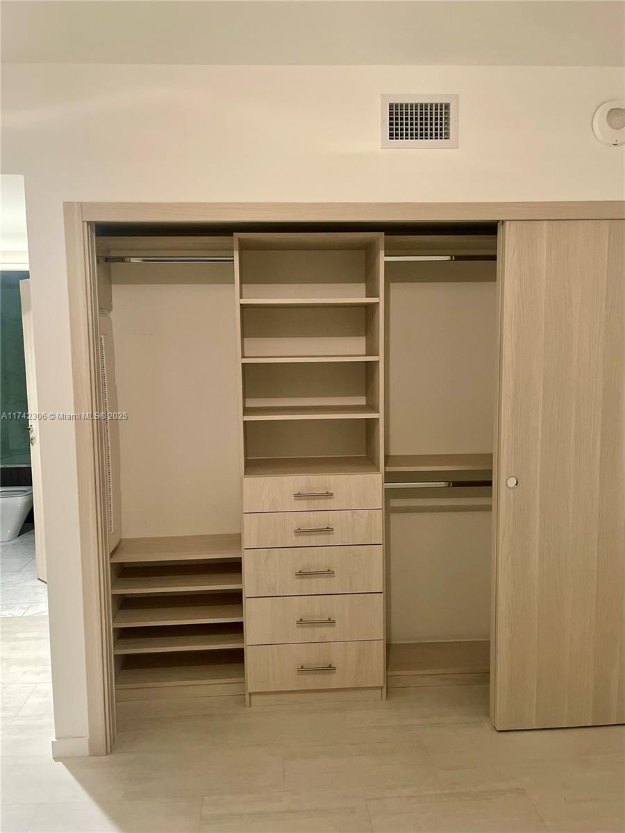 1000 Brickell Plz #4804, Miami FL 33131