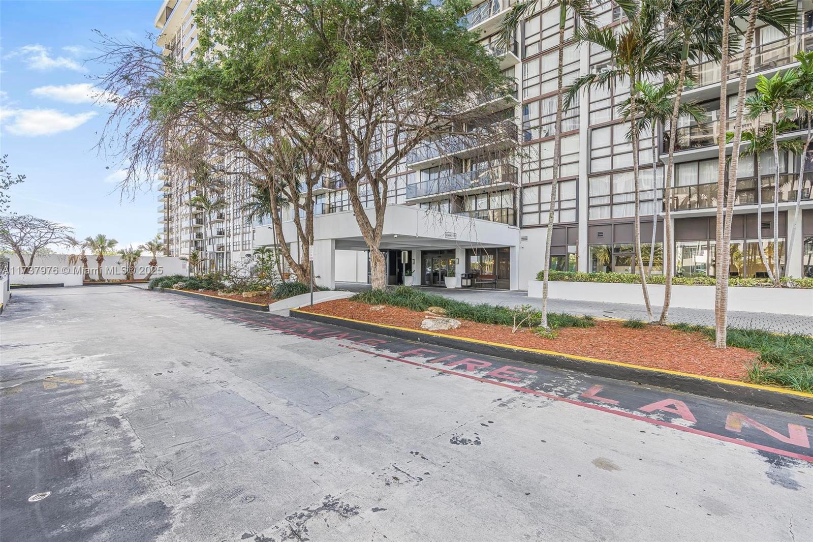 600 NE 36th St #414, Miami, Florida image 28