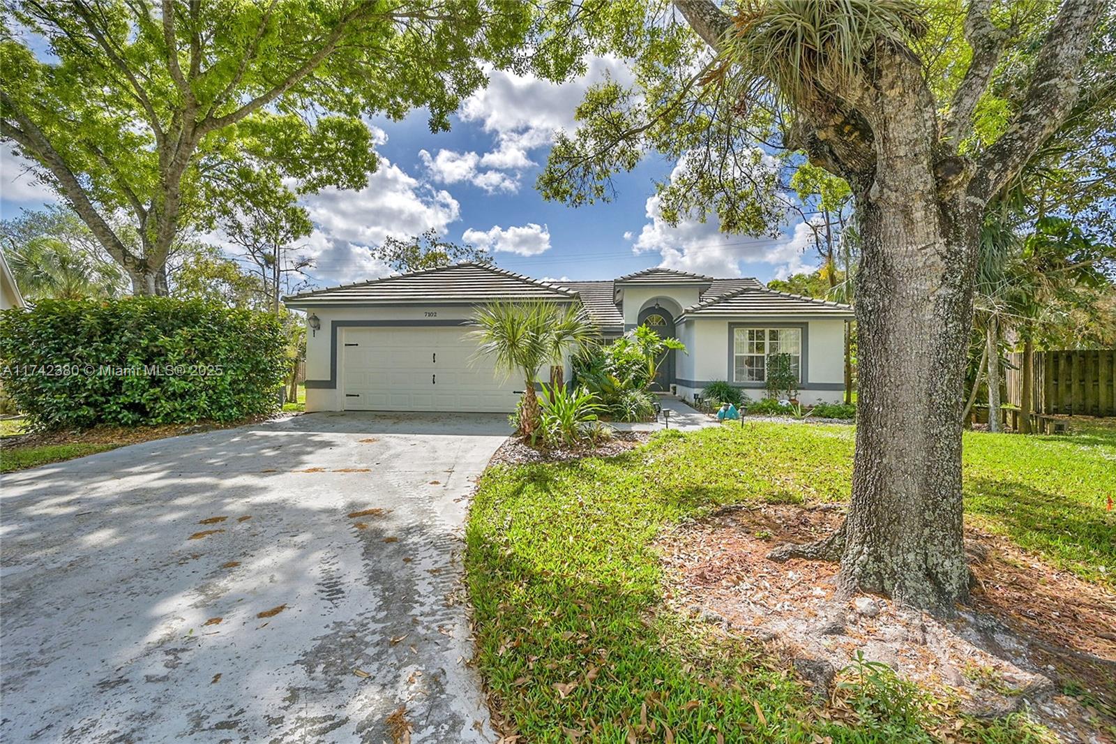 7102 NW 45th Ave, Coconut Creek, Florida image 2