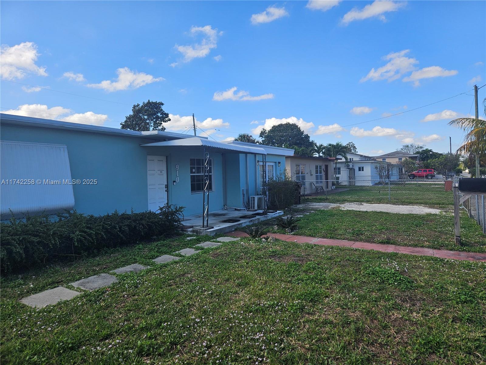 910 E 11th Pl, Hialeah, Florida image 3