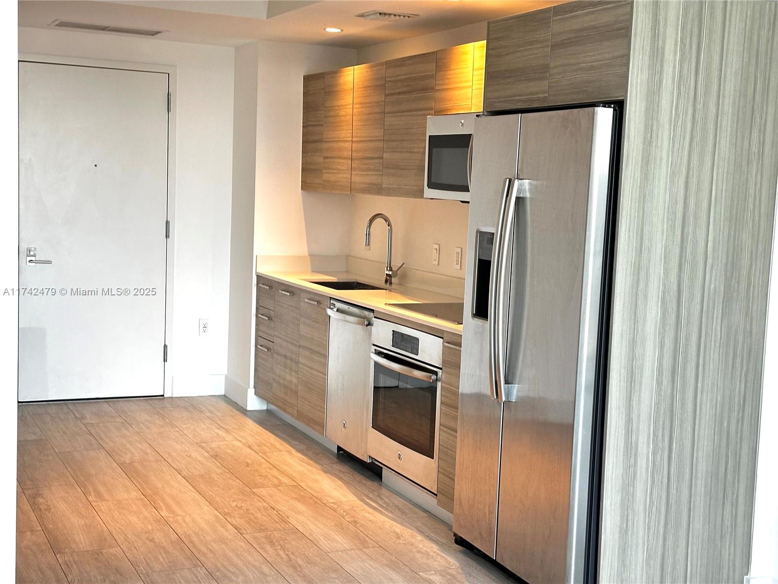 121 NE 34th St #2403, Miami FL 33137