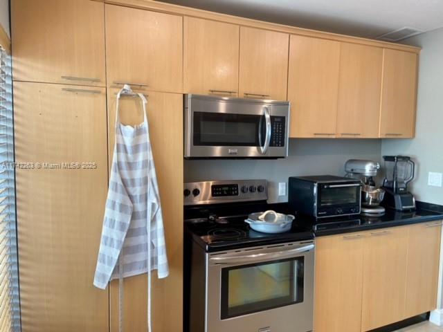 677 NE 24th St #203, Miami, Florida image 7