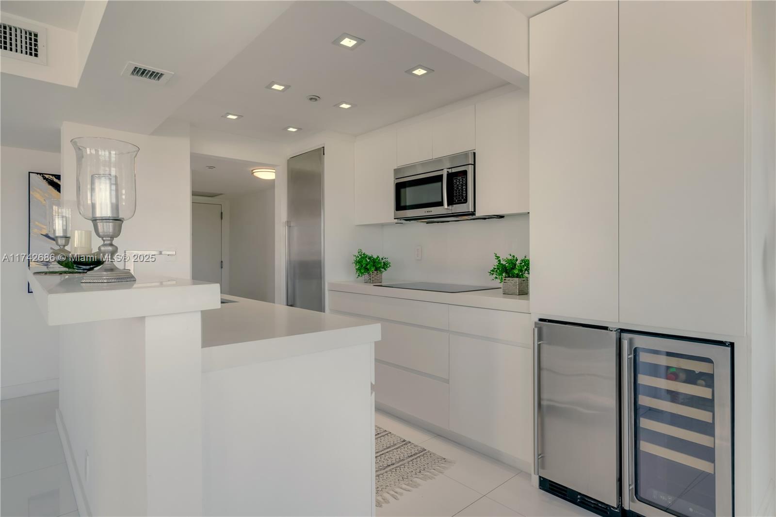 2555 Collins Ave #702, Miami Beach, Florida image 10