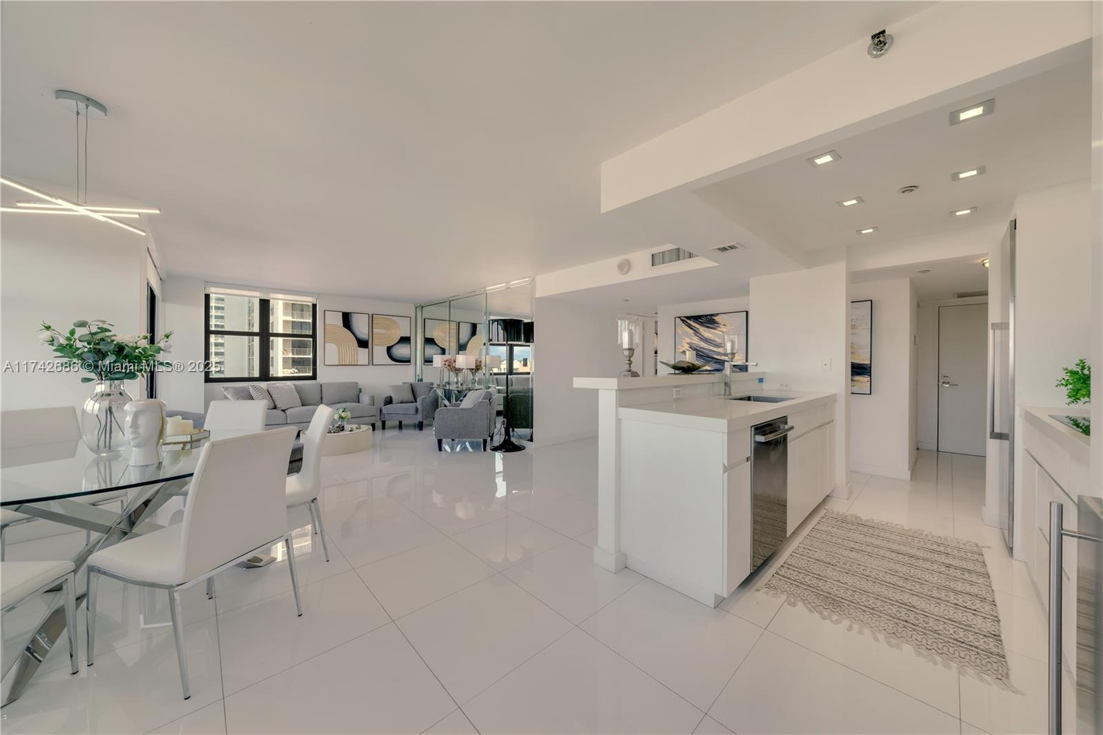 2555 Collins Ave #702, Miami Beach, Florida image 11