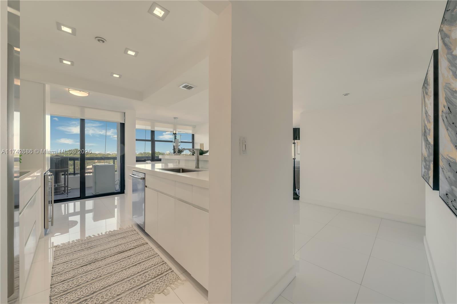 2555 Collins Ave #702, Miami Beach, Florida image 6