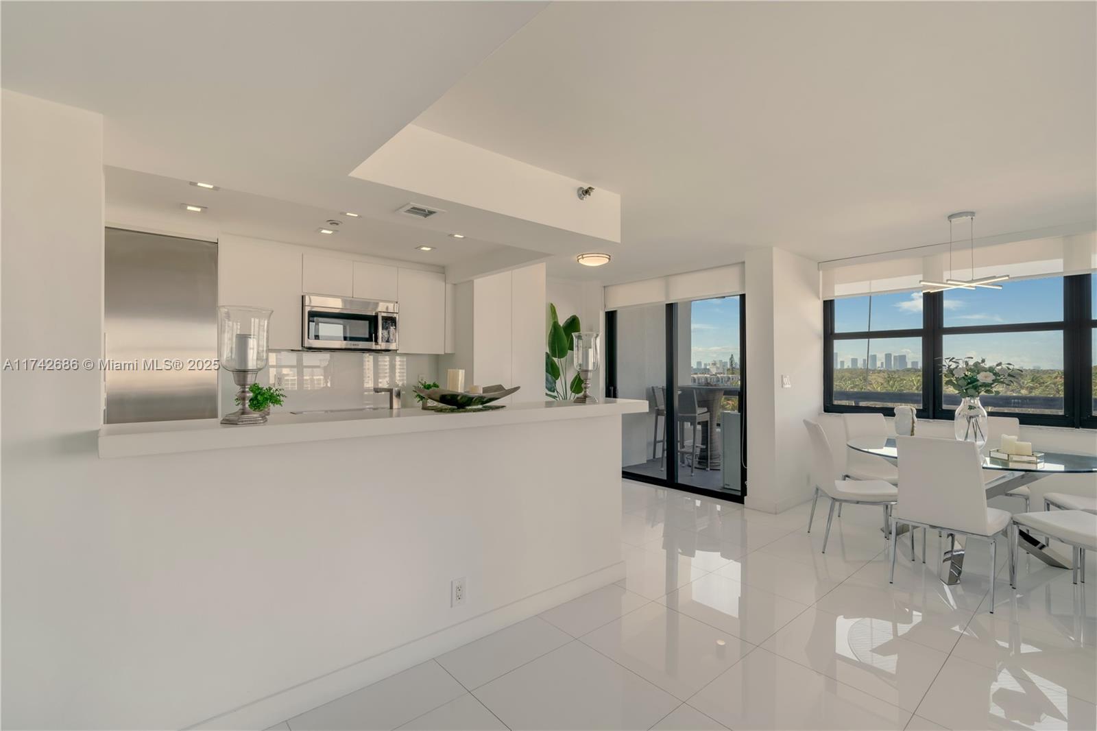 2555 Collins Ave #702, Miami Beach, Florida image 7