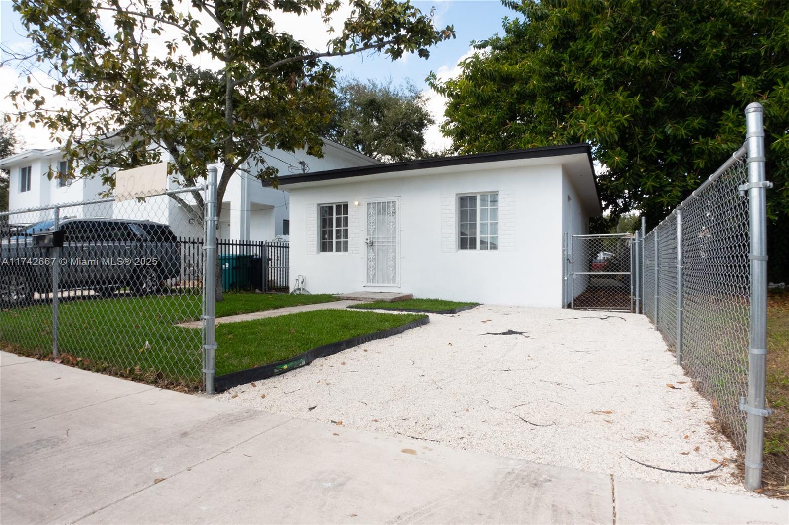 3061 NW 44th St, Miami, Florida image 2