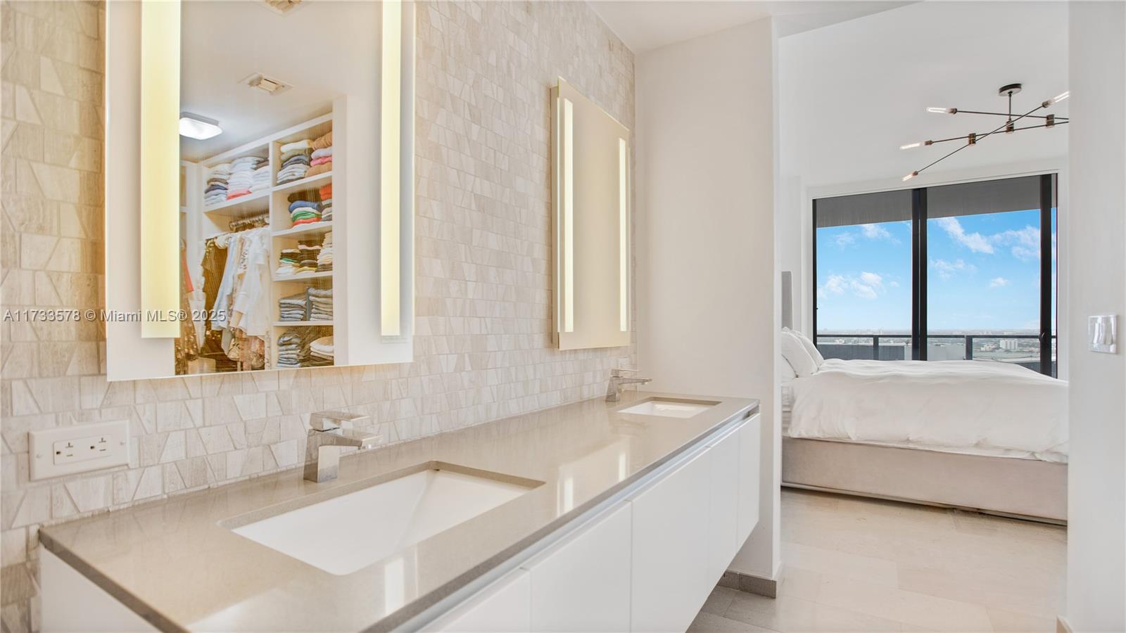 88 SW 7th St #2008, Miami FL 33130