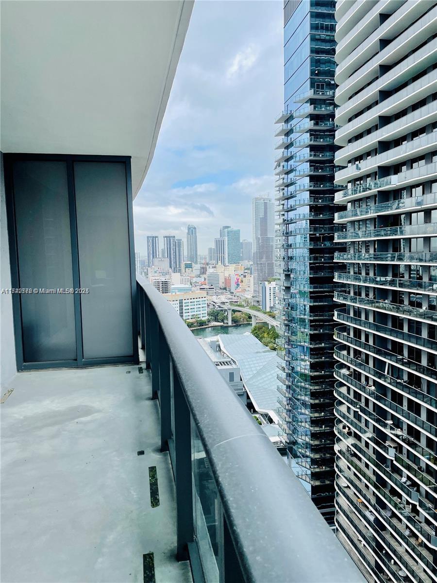 45 SW 9th St #2802, Miami FL 33130
