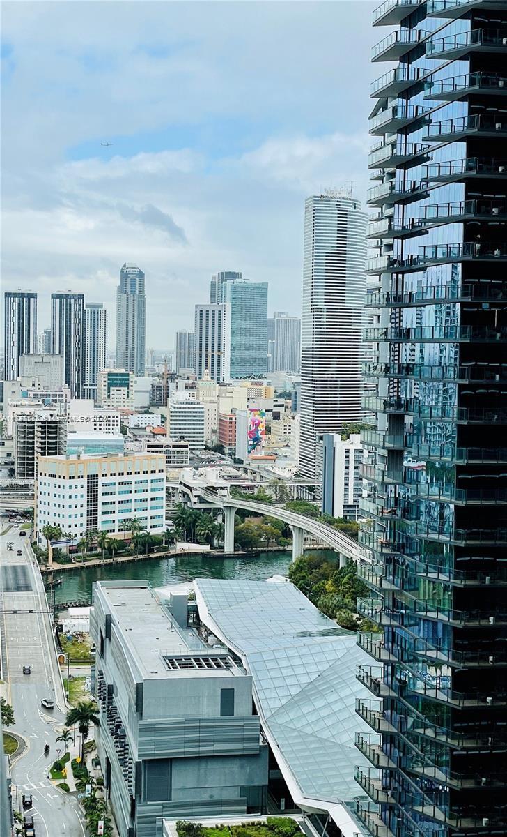45 SW 9th St #2802, Miami FL 33130