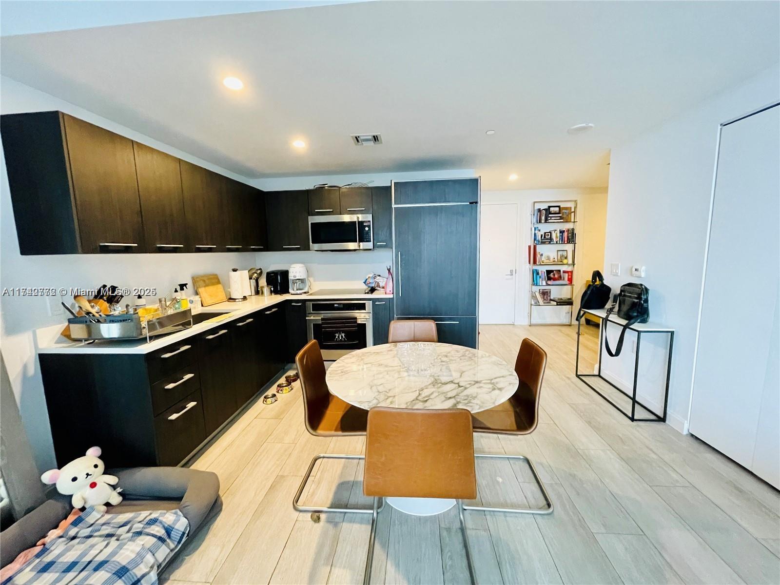 45 SW 9th St #2802, Miami FL 33130