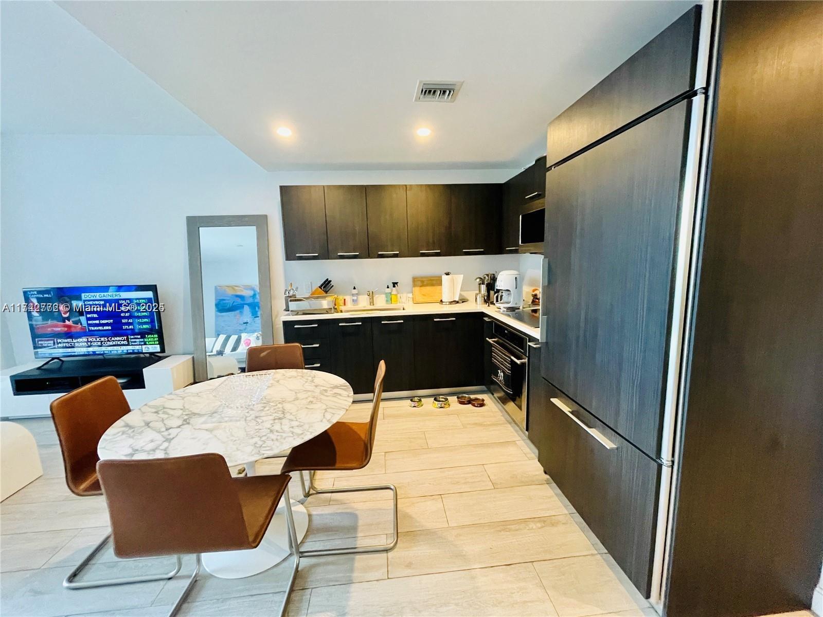 45 SW 9th St #2802, Miami FL 33130