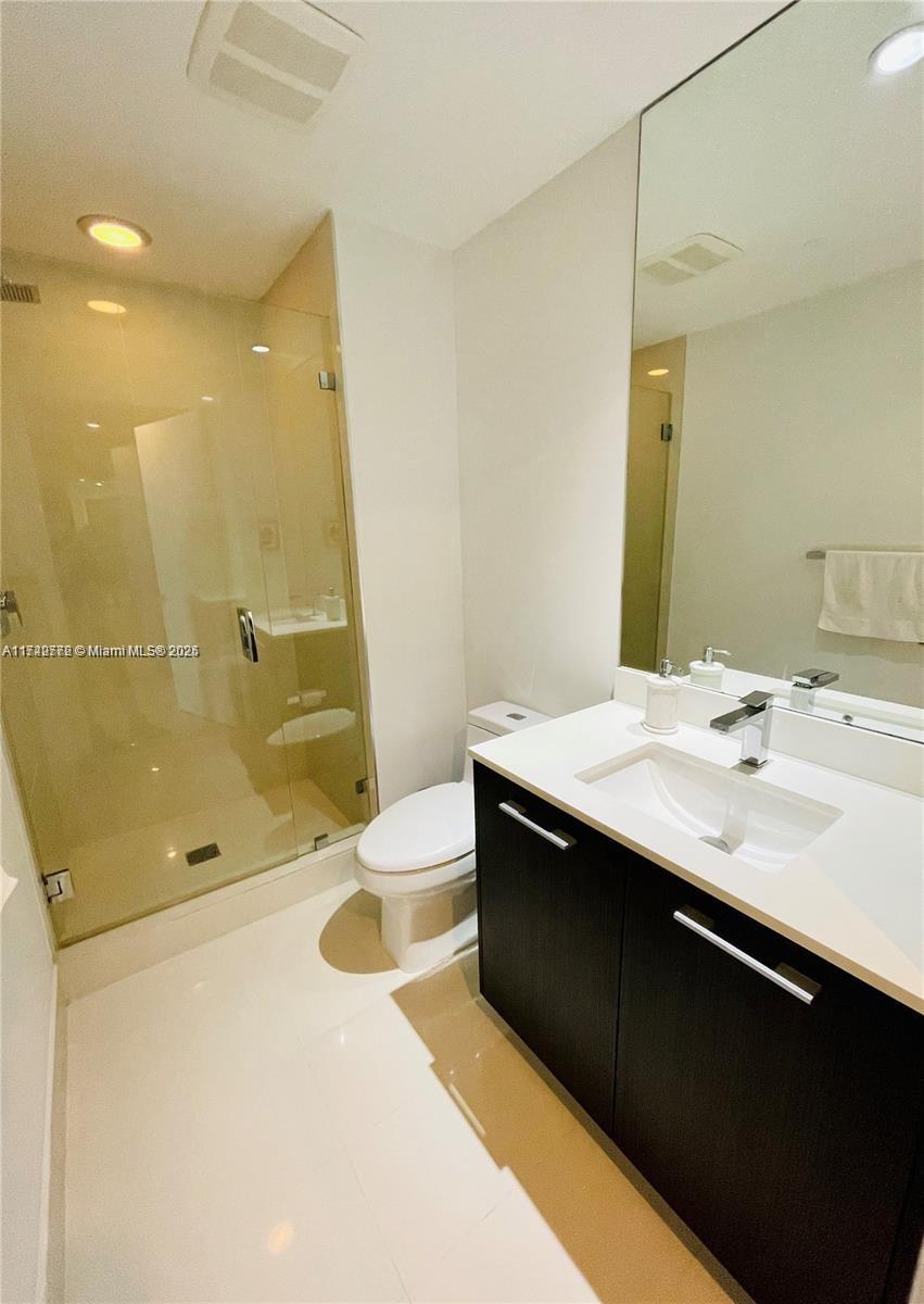 45 SW 9th St #2802, Miami FL 33130