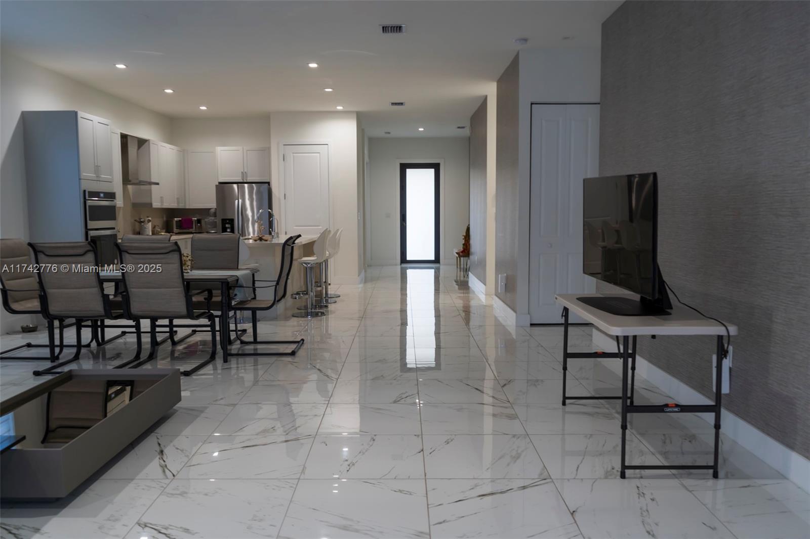 8143 NW 45th St, Doral, Florida image 22