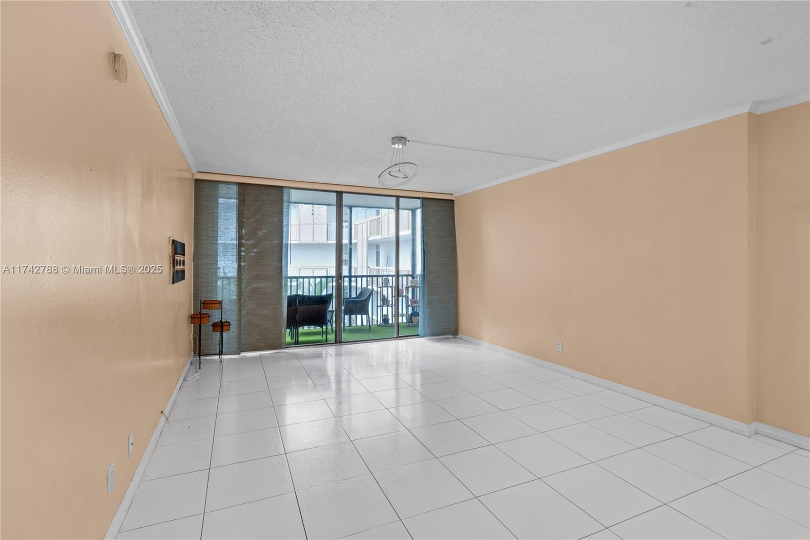 3475 N Country Club Dr #314, Aventura, Florida image 11