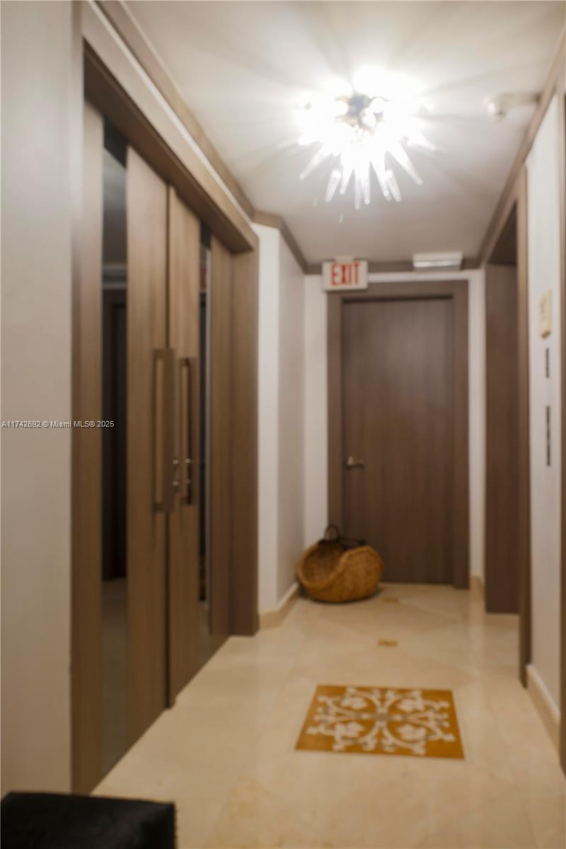 Apartamento à Venda em Sunny Isles Beach, FL
