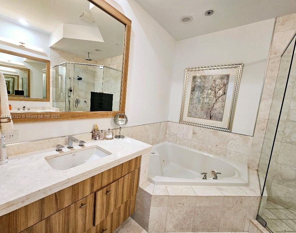 900 Brickell Key Blvd #1202, Miami FL 33131