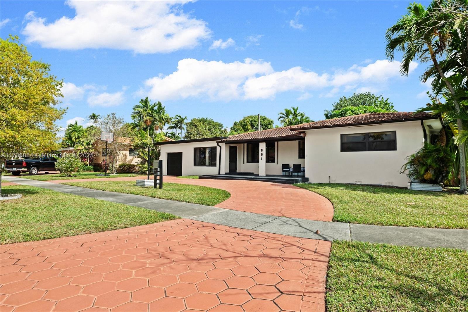 901 Apache St, Miami Springs, Florida image 2