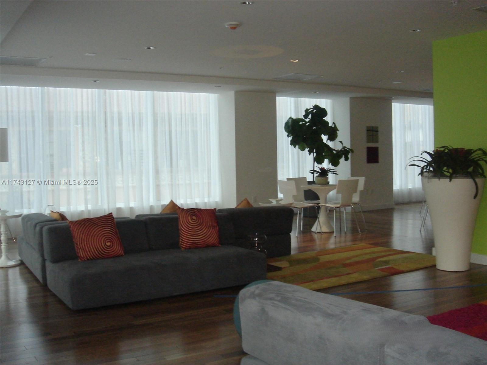 133 NE 2nd Ave #517, Miami FL 33132