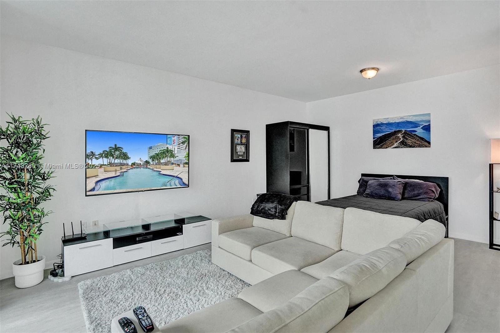 244 Biscayne Blvd #3005, Miami FL 33132