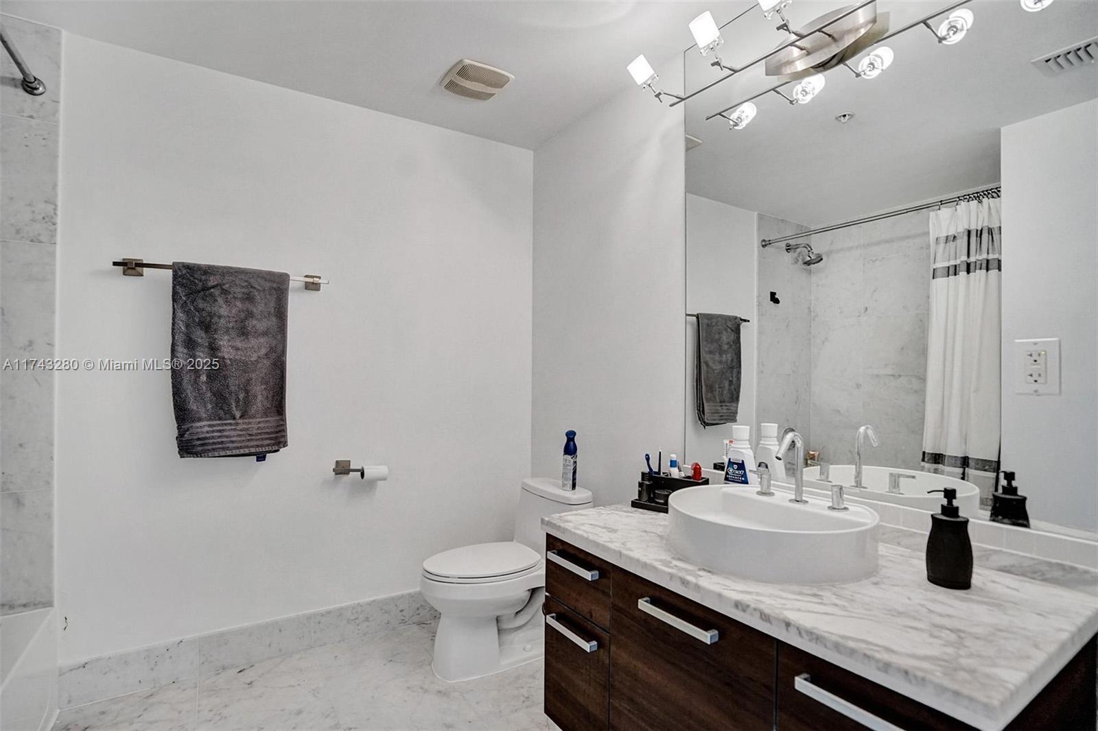 244 Biscayne Blvd #3005, Miami FL 33132