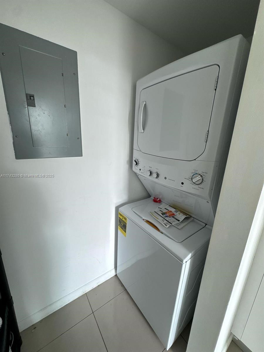 244 Biscayne Blvd #3005, Miami FL 33132