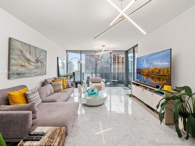 Apartamento à Venda em Miami, FL