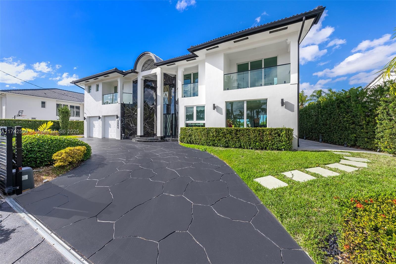 3251 NE 164th St, North Miami Beach, Florida image 2