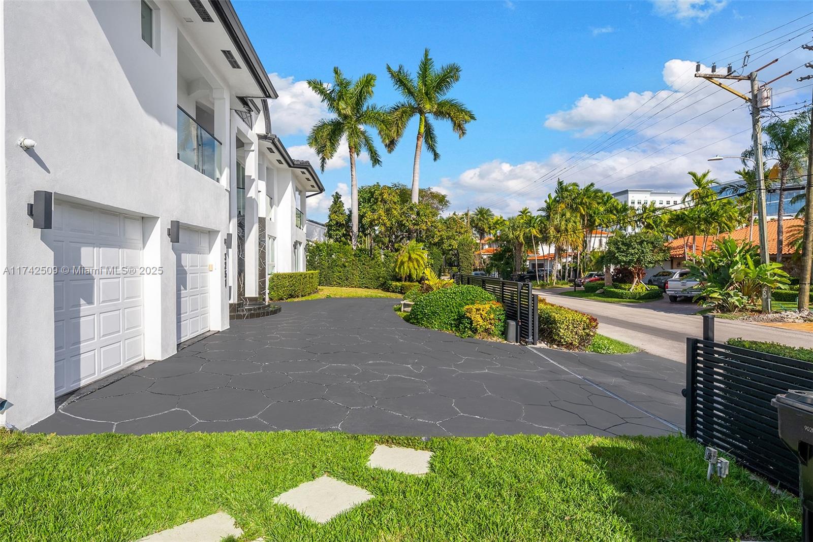 3251 NE 164th St, North Miami Beach, Florida image 4