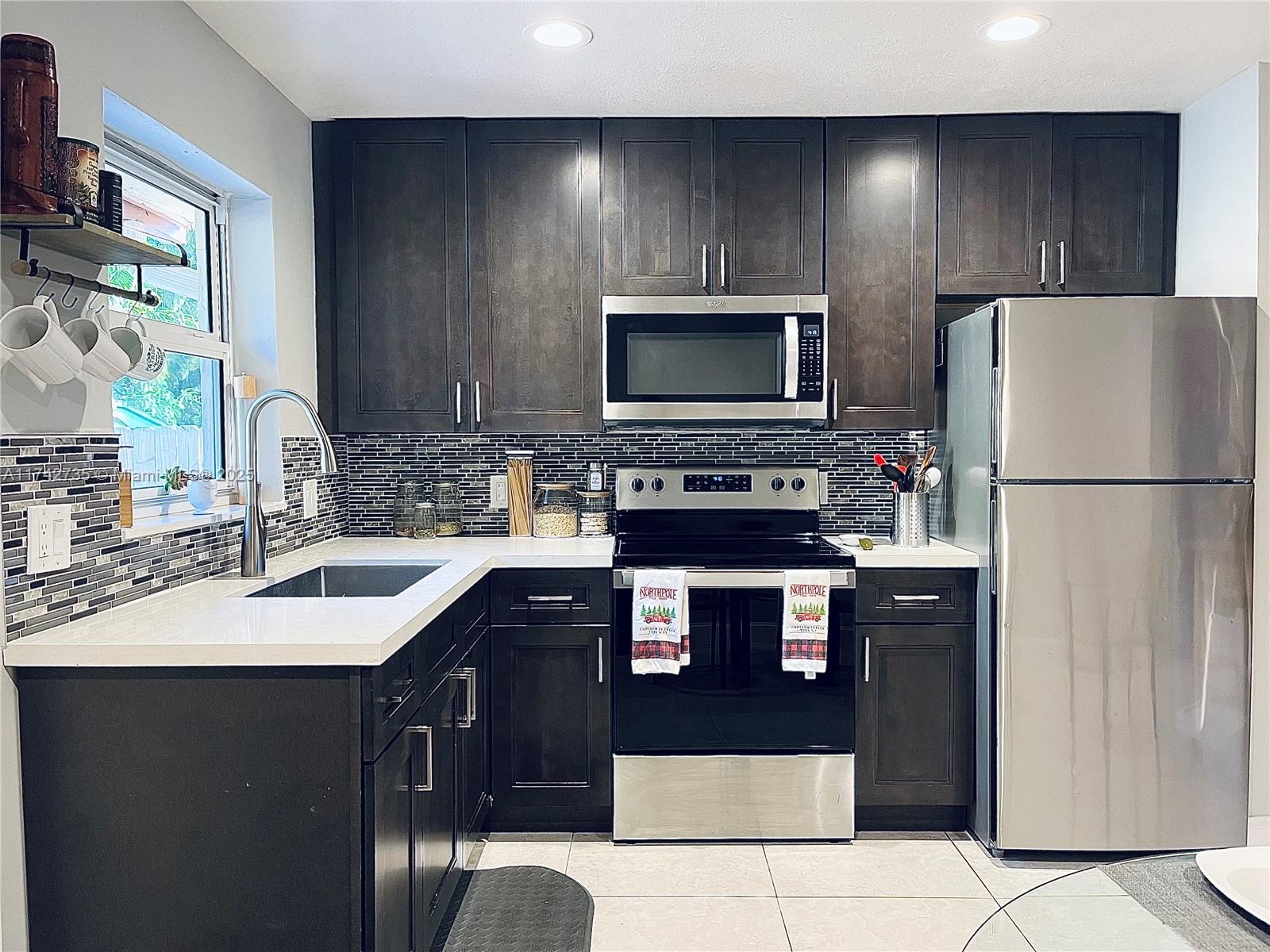 4728 SW 66th Ter, Davie, Florida image 13
