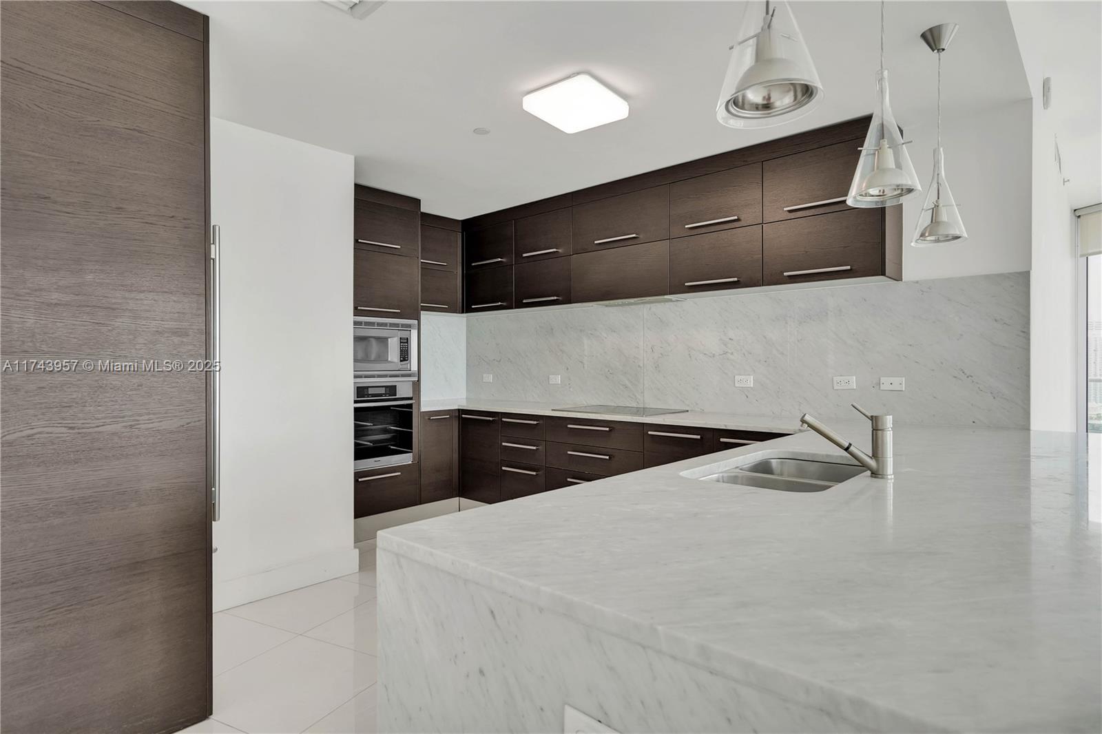 900 Biscayne Blvd #2206, Miami FL 33132