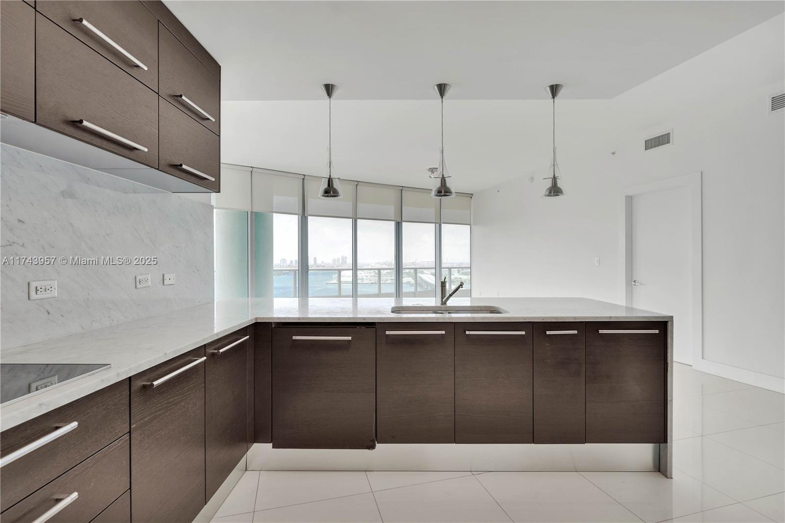 900 Biscayne Blvd #2206, Miami FL 33132
