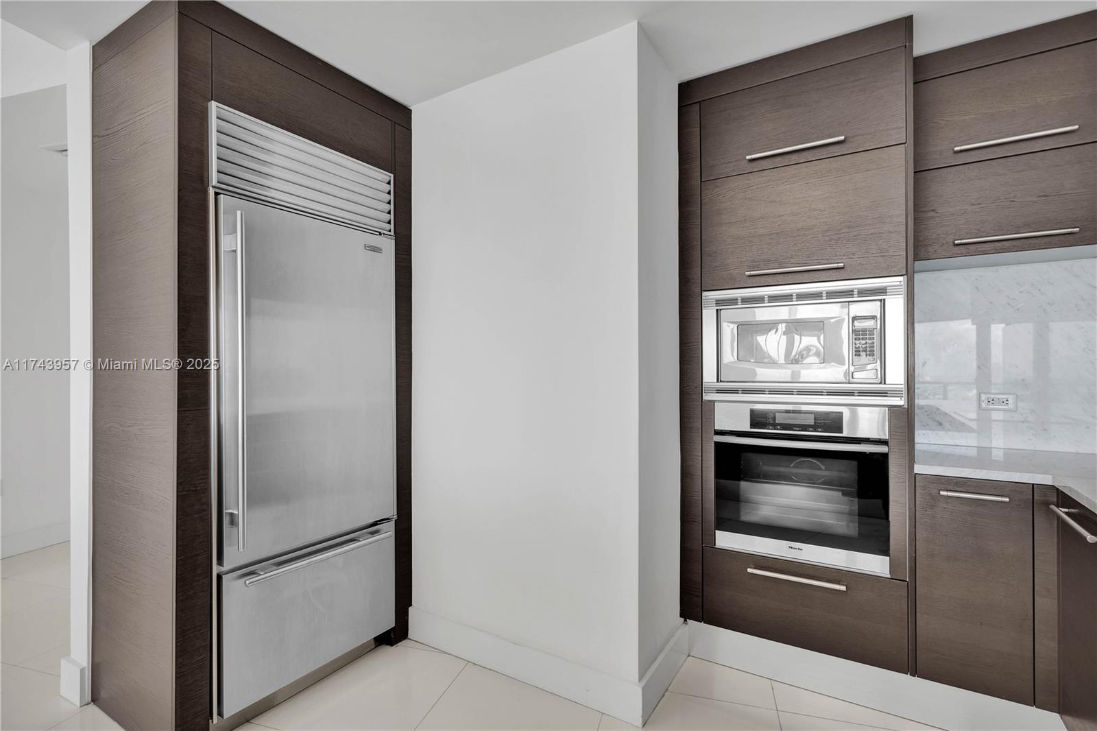 900 Biscayne Blvd #2206, Miami FL 33132