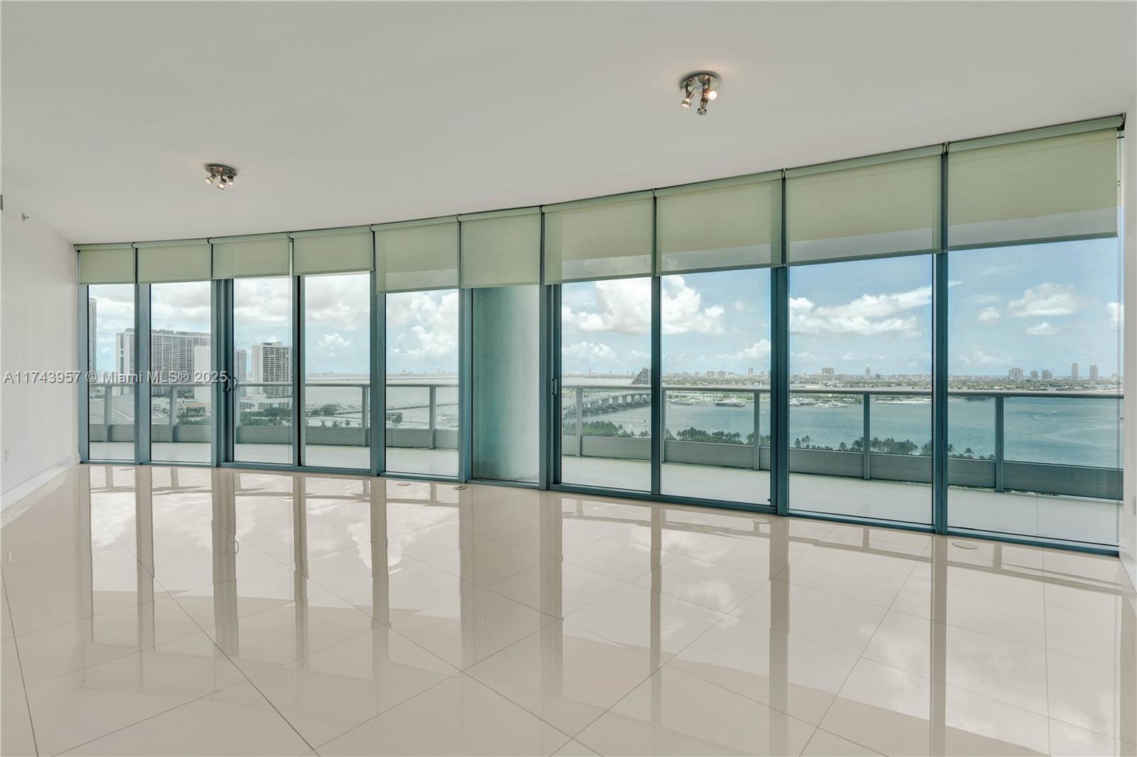 900 Biscayne Blvd #2206, Miami FL 33132