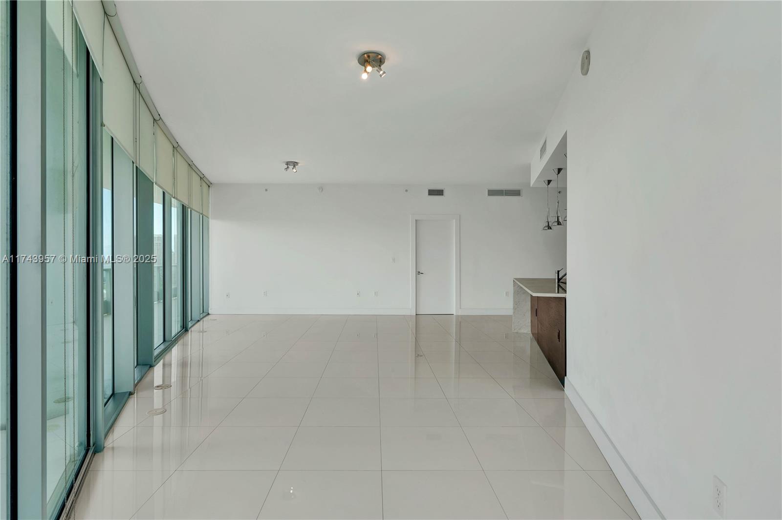 900 Biscayne Blvd #2206, Miami FL 33132