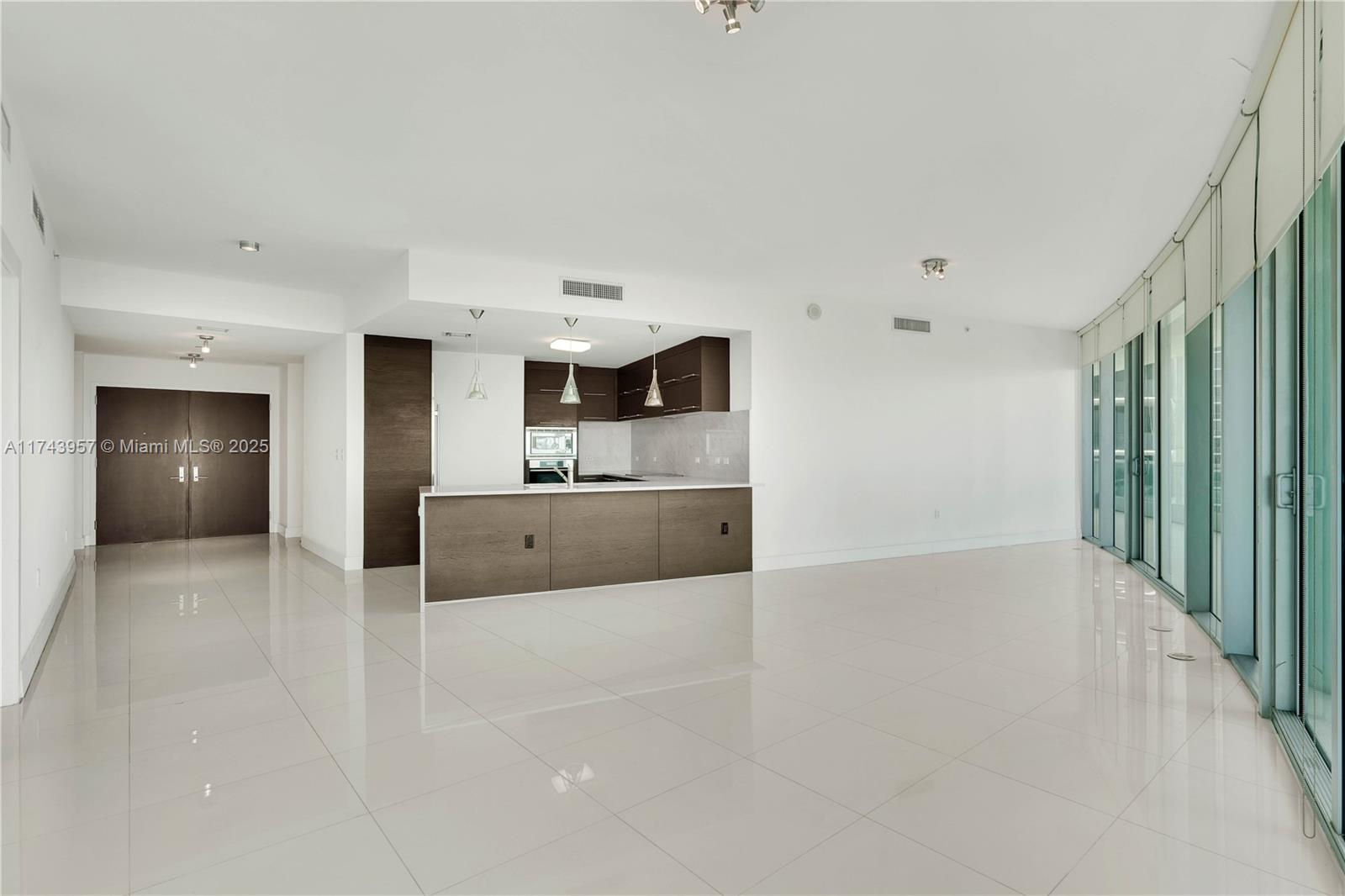 900 Biscayne Blvd #2206, Miami FL 33132
