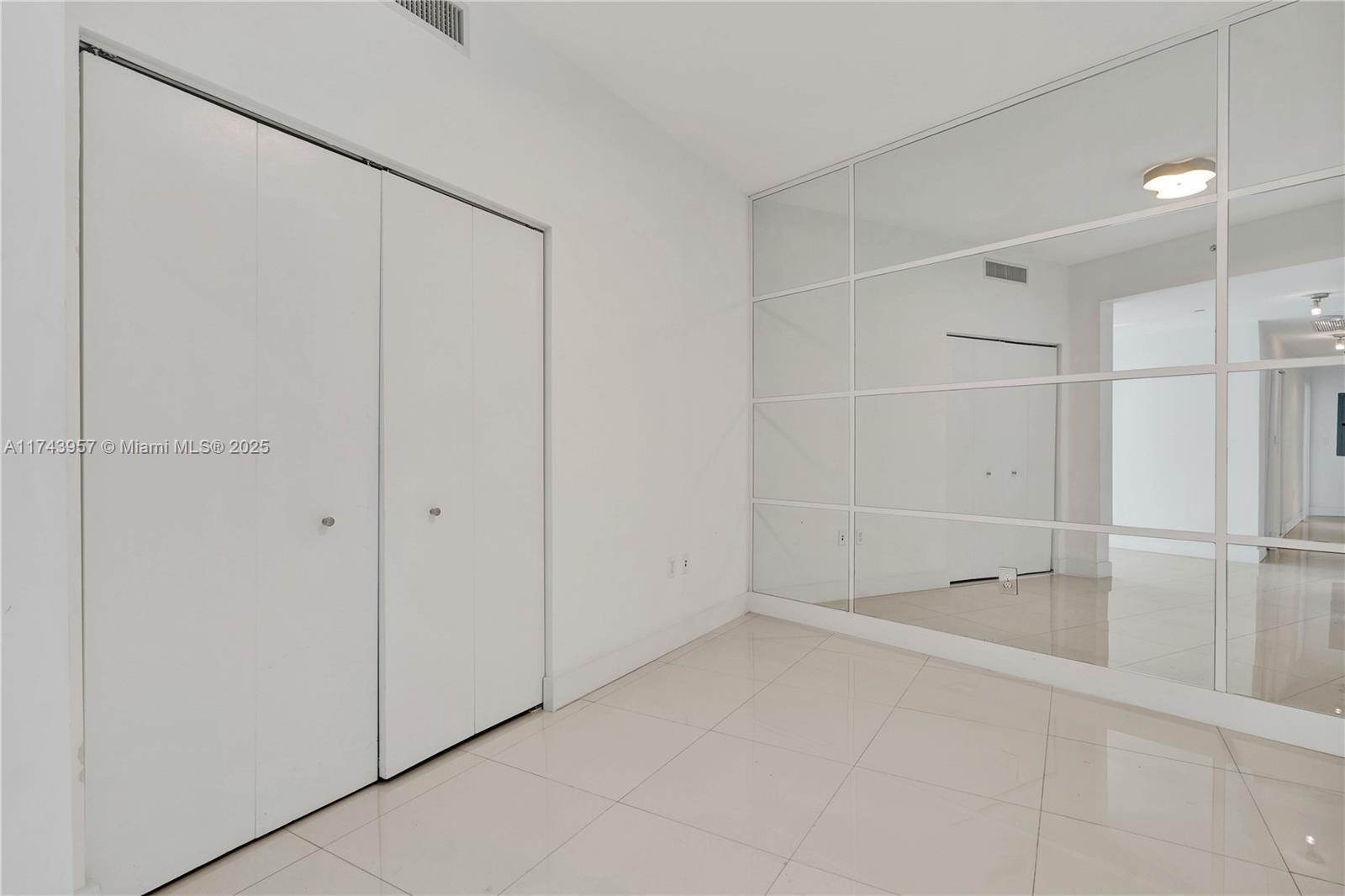900 Biscayne Blvd #2206, Miami FL 33132