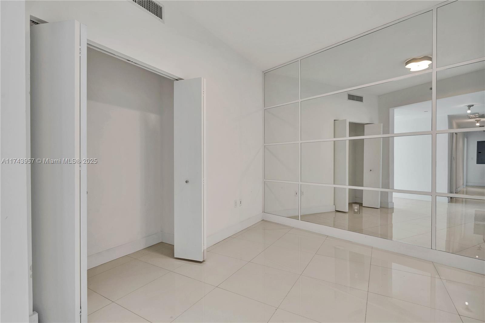 900 Biscayne Blvd #2206, Miami FL 33132