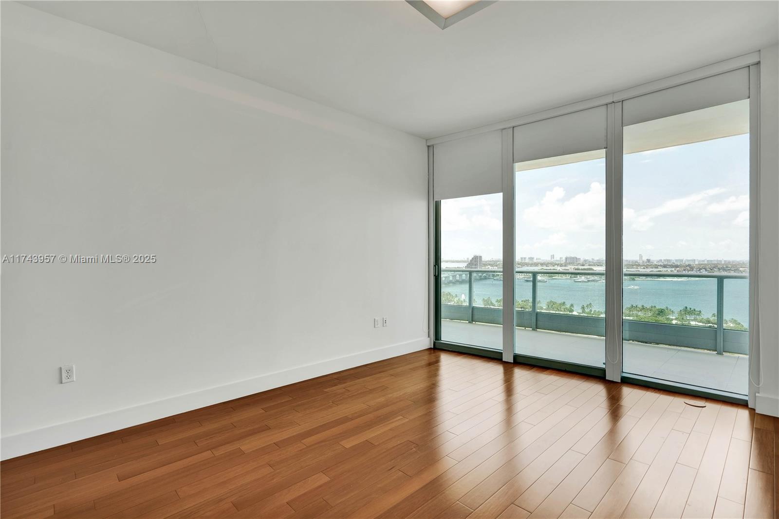 900 Biscayne Blvd #2206, Miami FL 33132