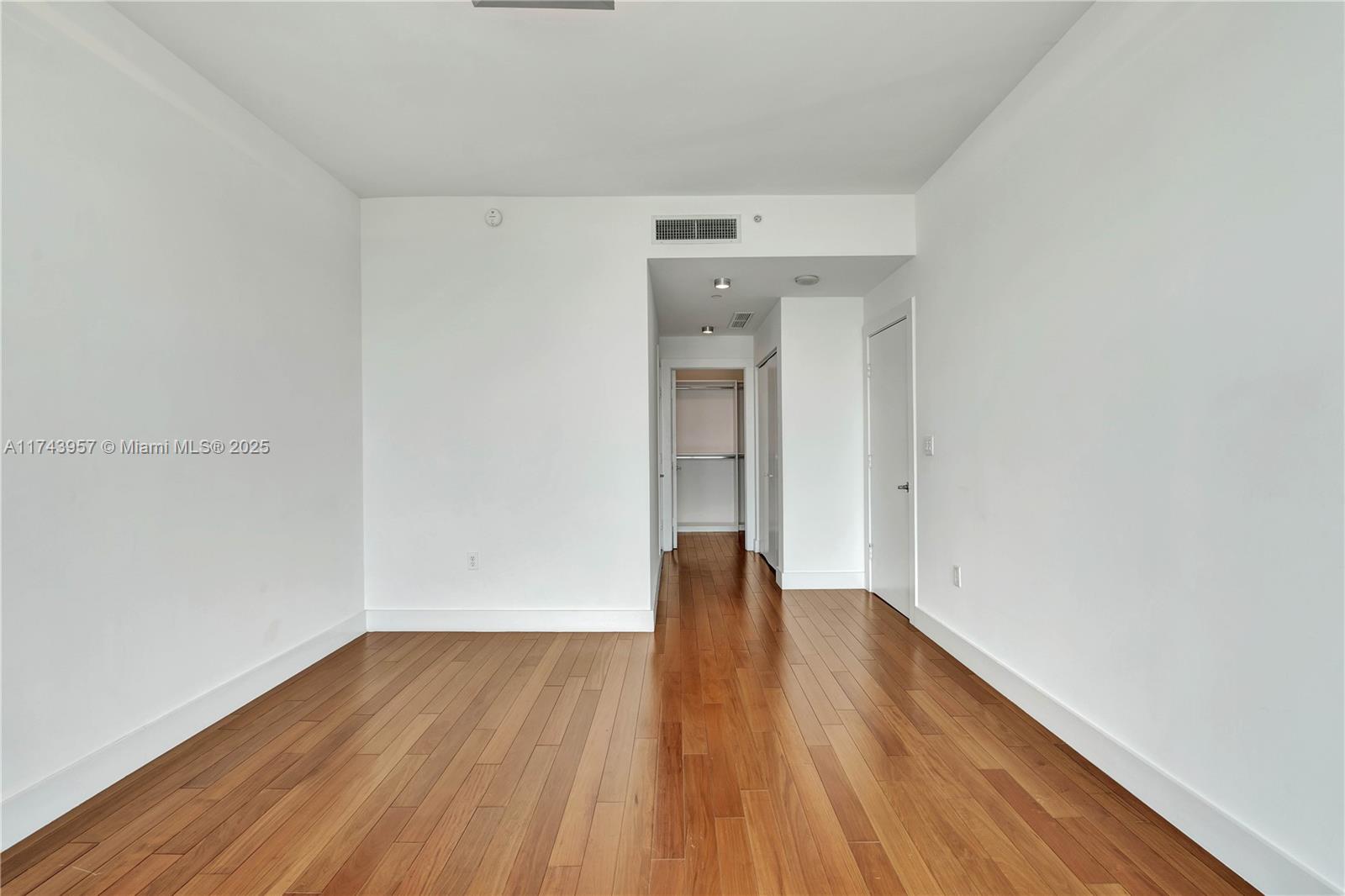 900 Biscayne Blvd #2206, Miami FL 33132